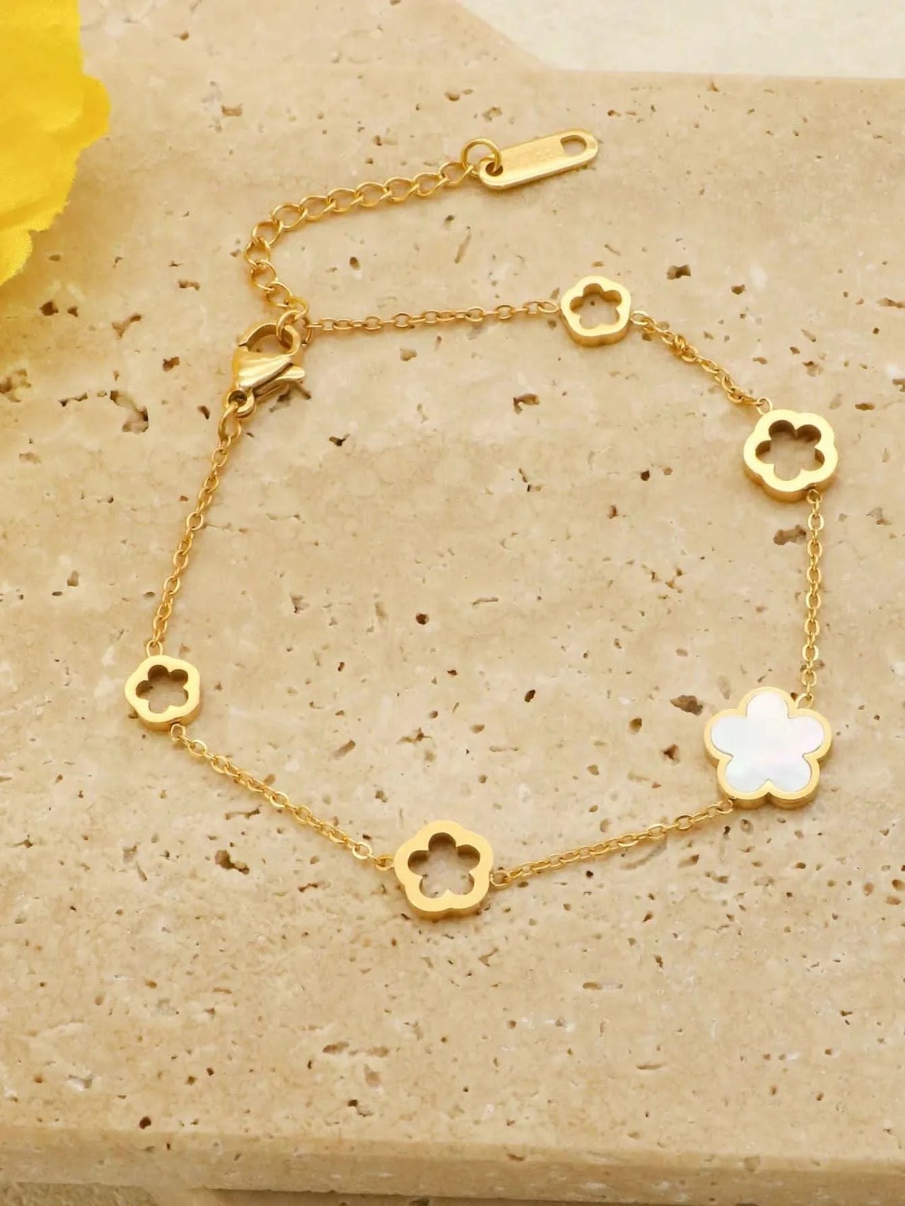 Bracelet Bohémien à Fleur Blanche - Boutique Bohème