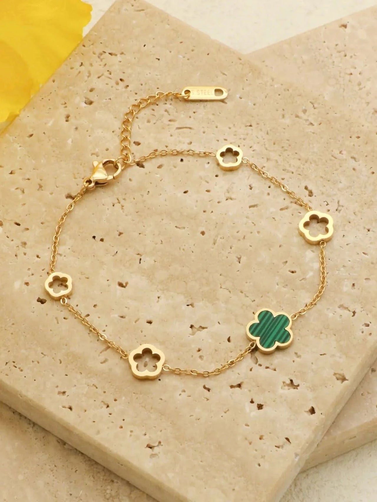 Bracelet Bohémien avec Fleur Verte - Boutique Bohème